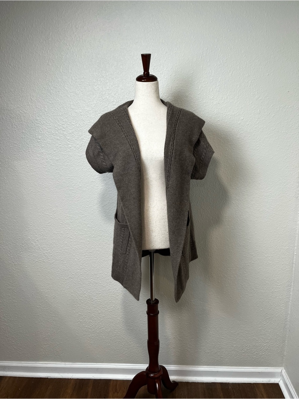 Raffi Cashmere Cable Knit Short Sleeve Taupe Cardigan One Size